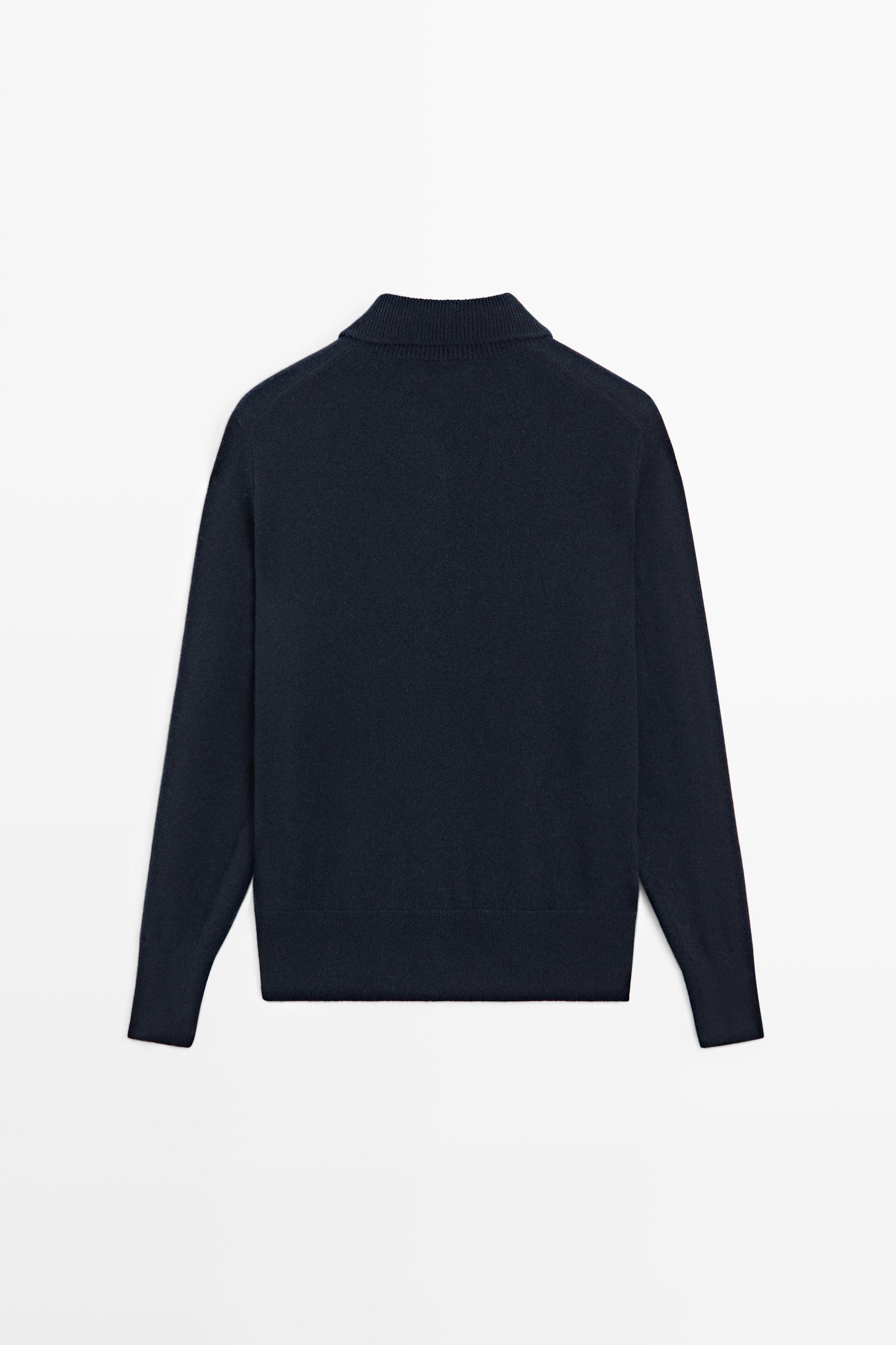Pull en maille à col montant et boutons